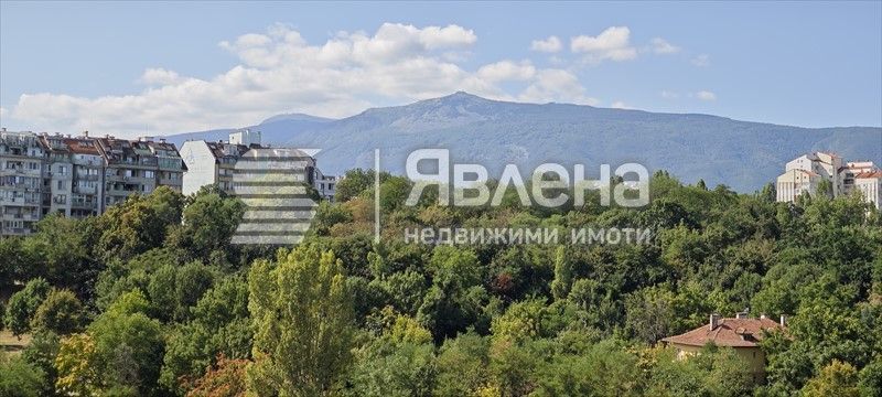 ЯВЛЕНА ЛАГЕРА продава 2-стаен апартамент в нова сграда в кв. Сердика.