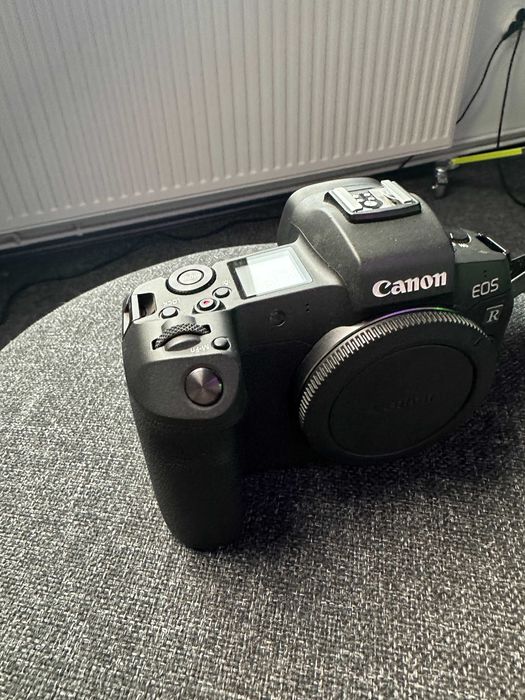 Cameră Canon EOS R