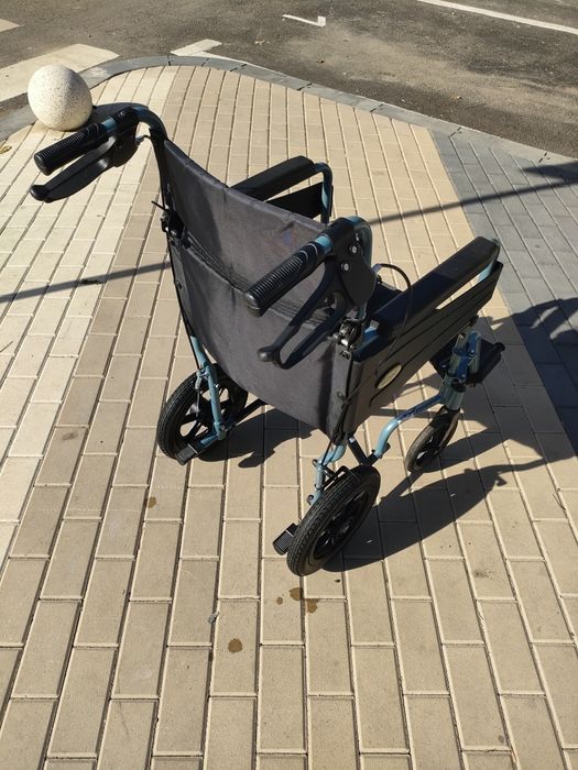 Scaun cu rotile ultrausor, pliabil, sezut 45 cm, CML-203ABJ-16

 

Sca