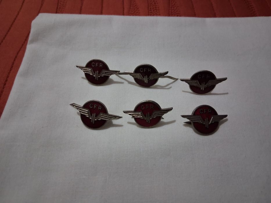Vând 7 insigne CFR