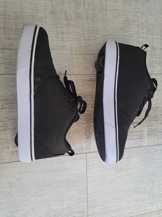 Vand pantofi Heelys cu role 38
