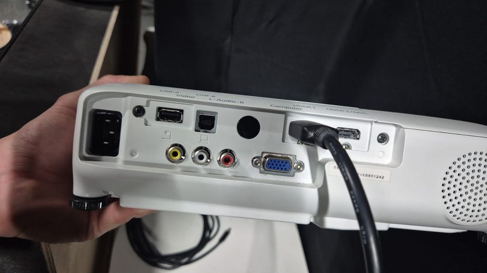 Videoproiector Epson EB-U32 ca nou