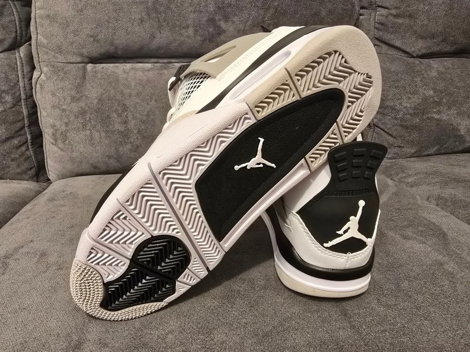 Jordan 4 Military Black nr 38 int 24 cm preț 400 lei