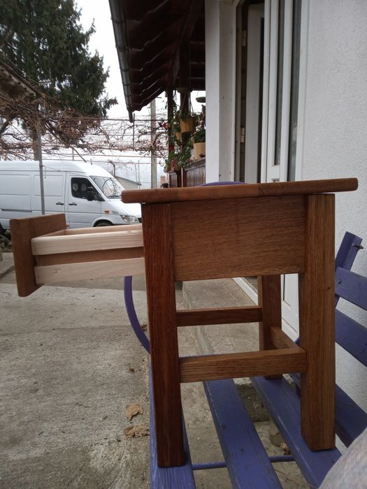 Vând tabureti din lemn masiv