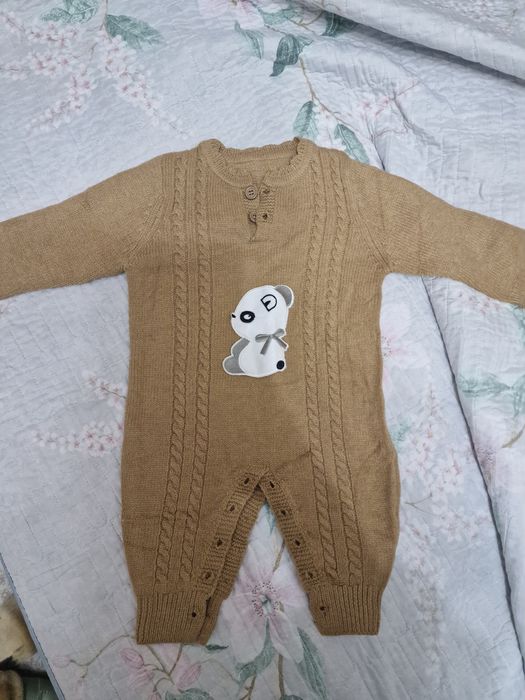 Вязаный комбинезон для малыша