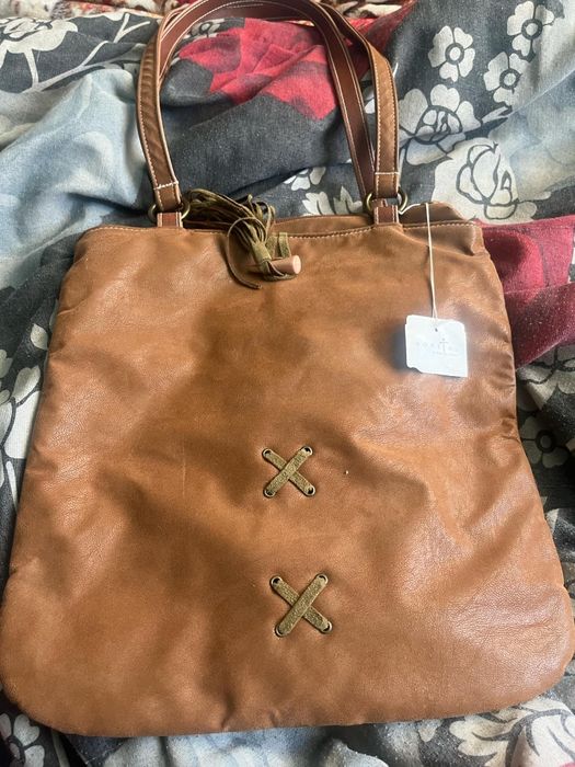 Дрехи обувки аксесоари