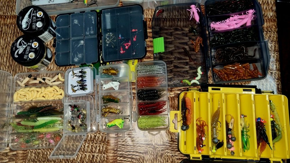 Se vinde pachet de Undite si Accesorii pentru  pescuit la Spinning