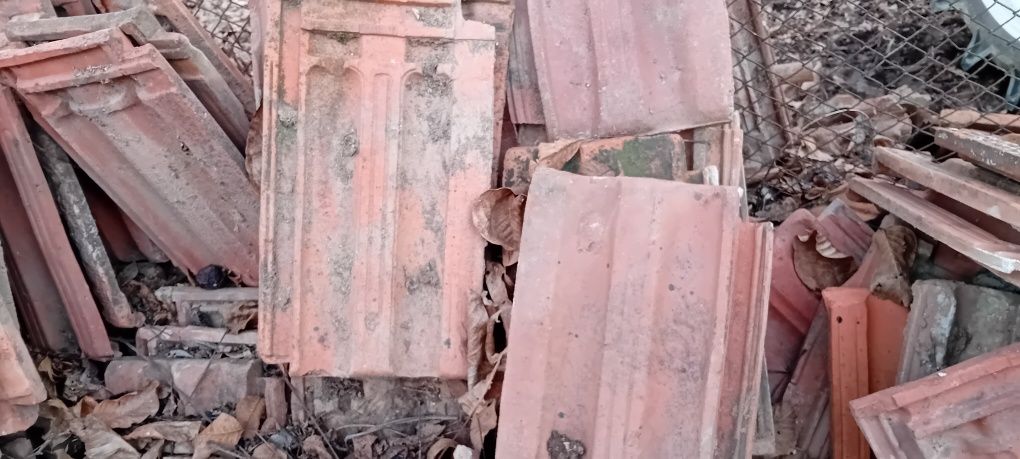 Стари Керемиди около 200бр