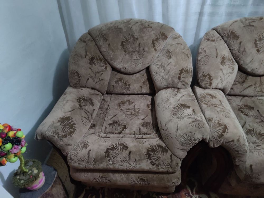 Продам 2 дивана и кресло