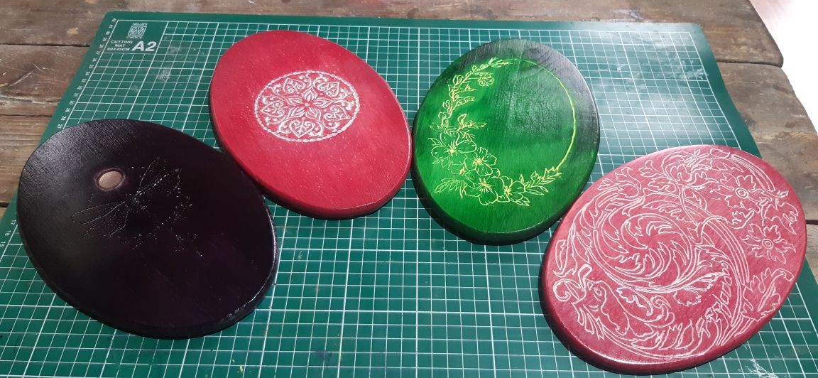 Suporturi sculptate pentru vase/pahare