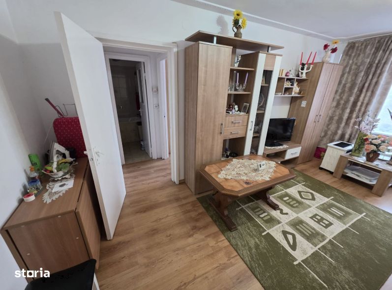 Apartament 3 camere mobilat , etajul 2  Calea Bucuresti