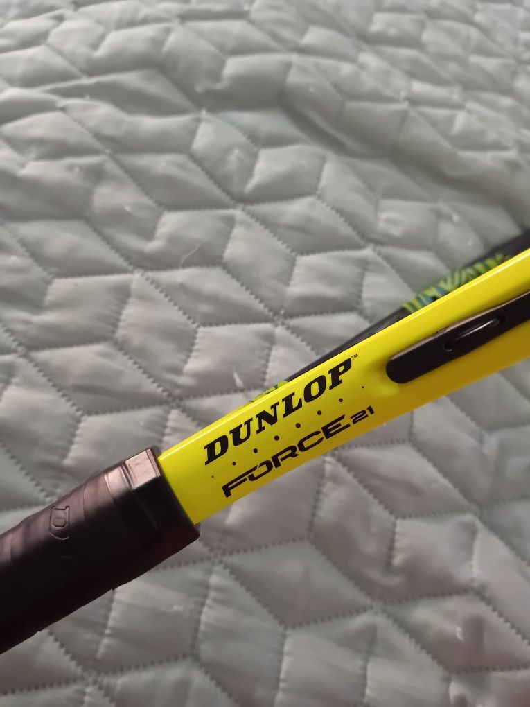 Ракета за тенис оригинална (DUNLOP)