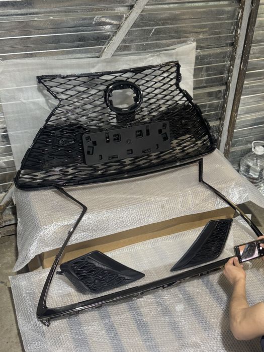 Решетка радиатора Lexus NX