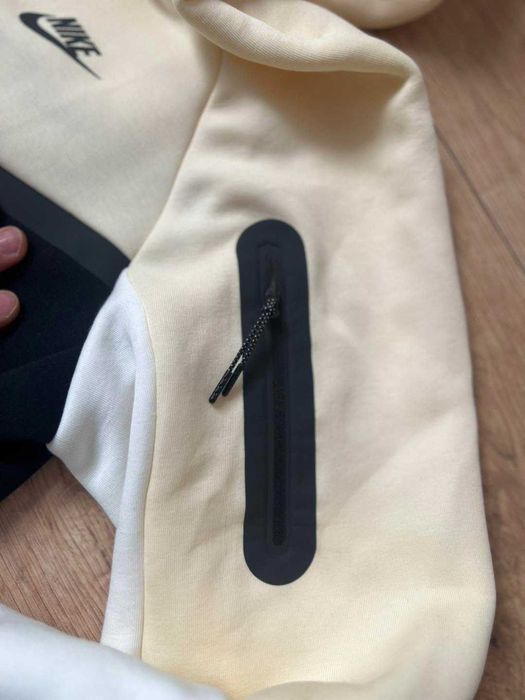 100% Оригинален Екип Nike Tech Fleece Комплект в размер ХЛ