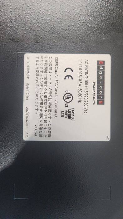 24 + 4 портов SFP Layer2 суич Edgecore ES3528M-SFP