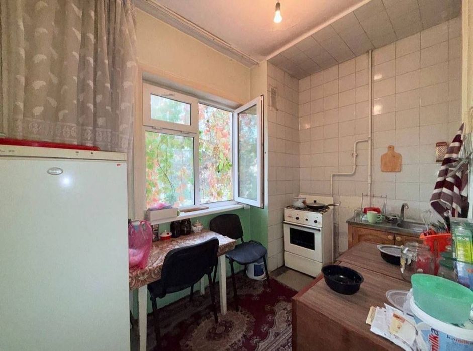 Yunusobod 17 2/2/5 sredniy remont balkon 2/3