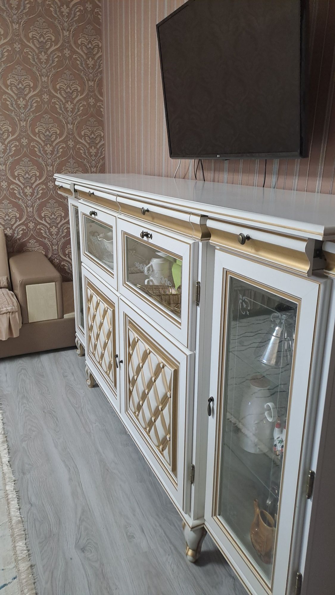 Продам комод в гостинную