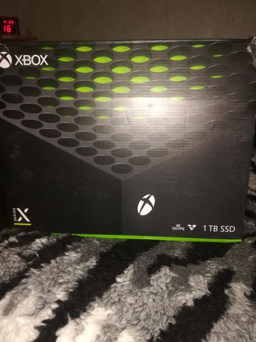 Продавам Xbox Series X