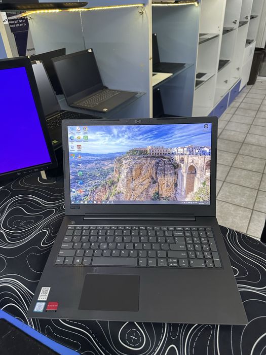 Lenovo Core i7-8550 ОЗУ-8ГБ ССД-256ГБ/1ТБ Radeon 535 в отличном состоя