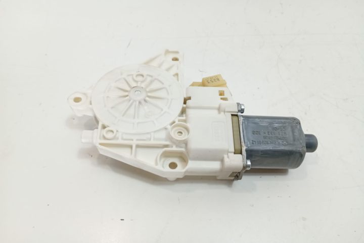 Motoras macara stanga fata A2048200142 Mercedes-Benz C-Class W204/S20