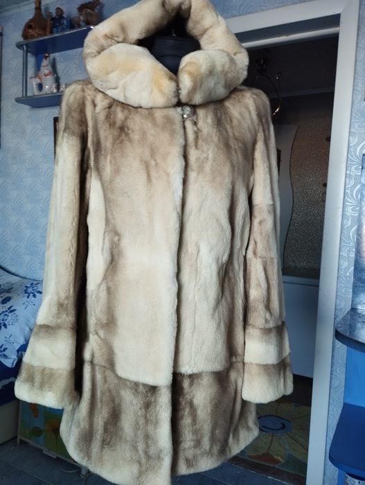 Норковая шуба продаётся