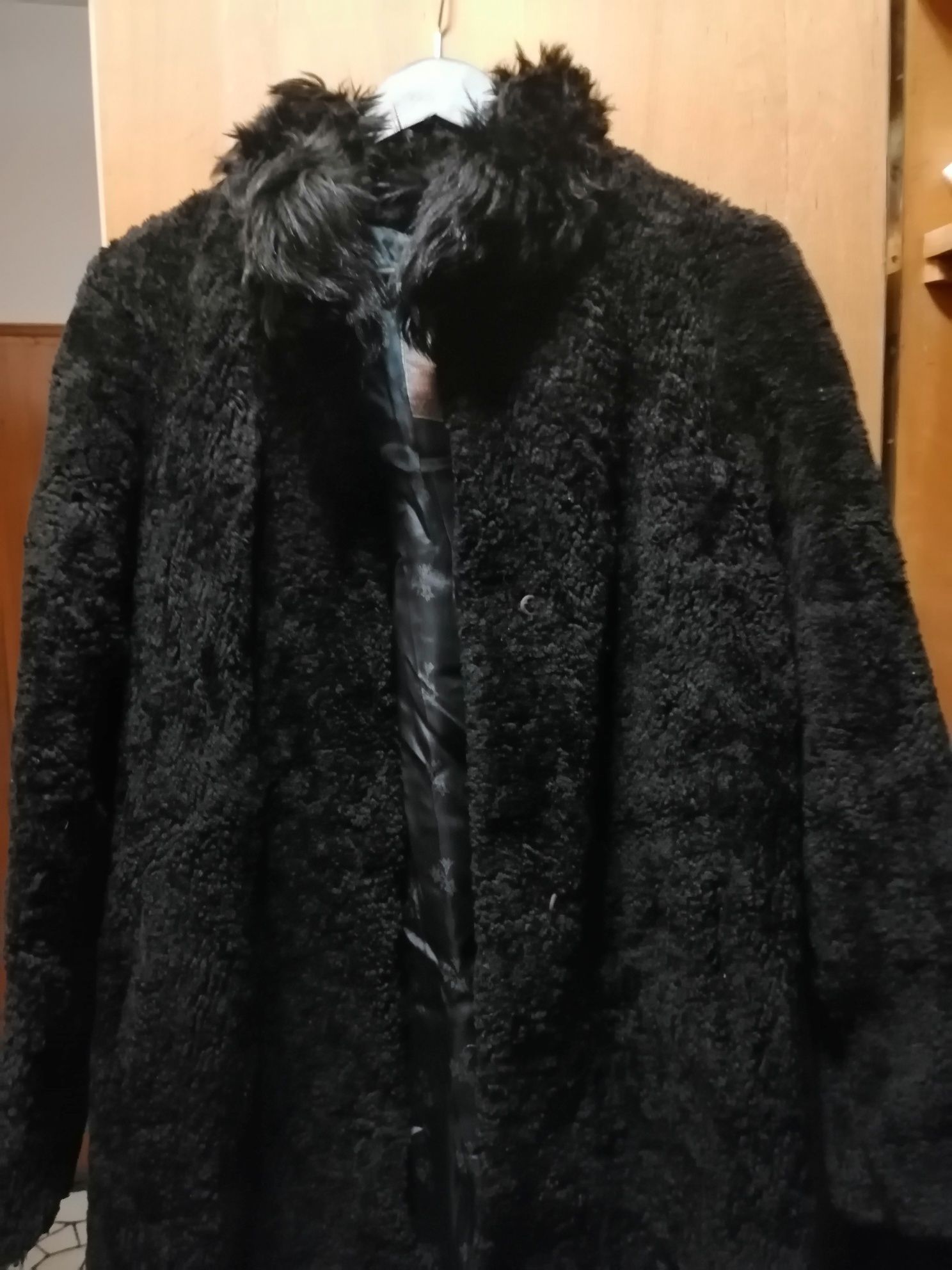 Дамско кожено палто от естествена  овча кожа.