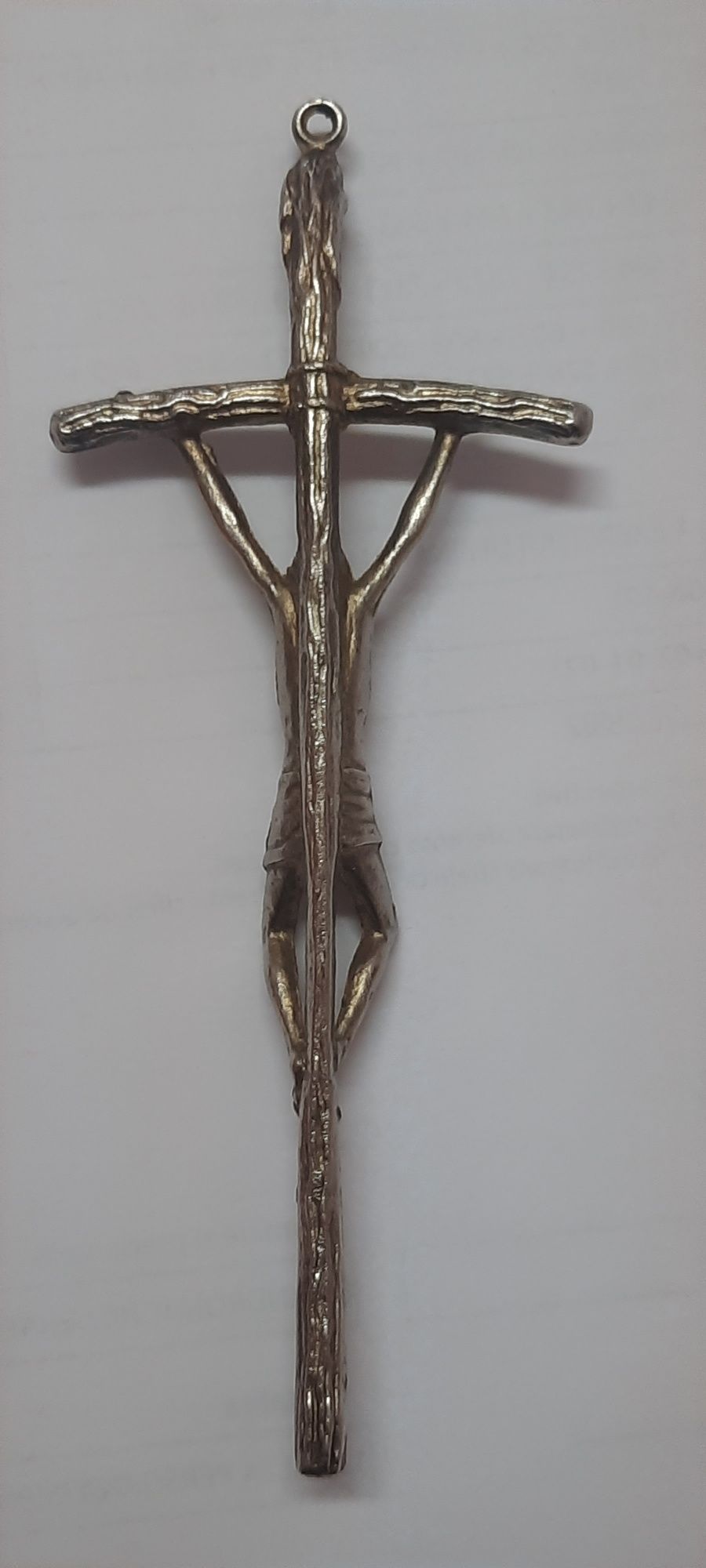 Crucifix vechi din metal.