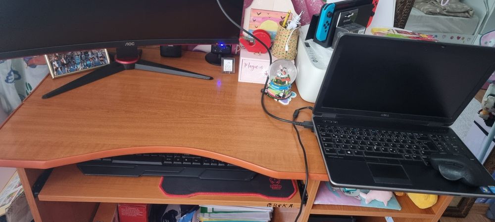 Vand birou culoarea ciresului