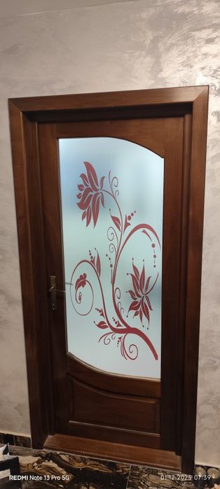 Vând 4 uși de interior, din lemn masiv 200 X 88 cm