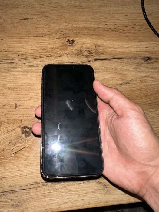 Iphone 11 sotiladi