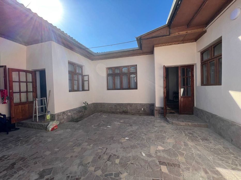 Hovli uy sotiladi. Продается дом