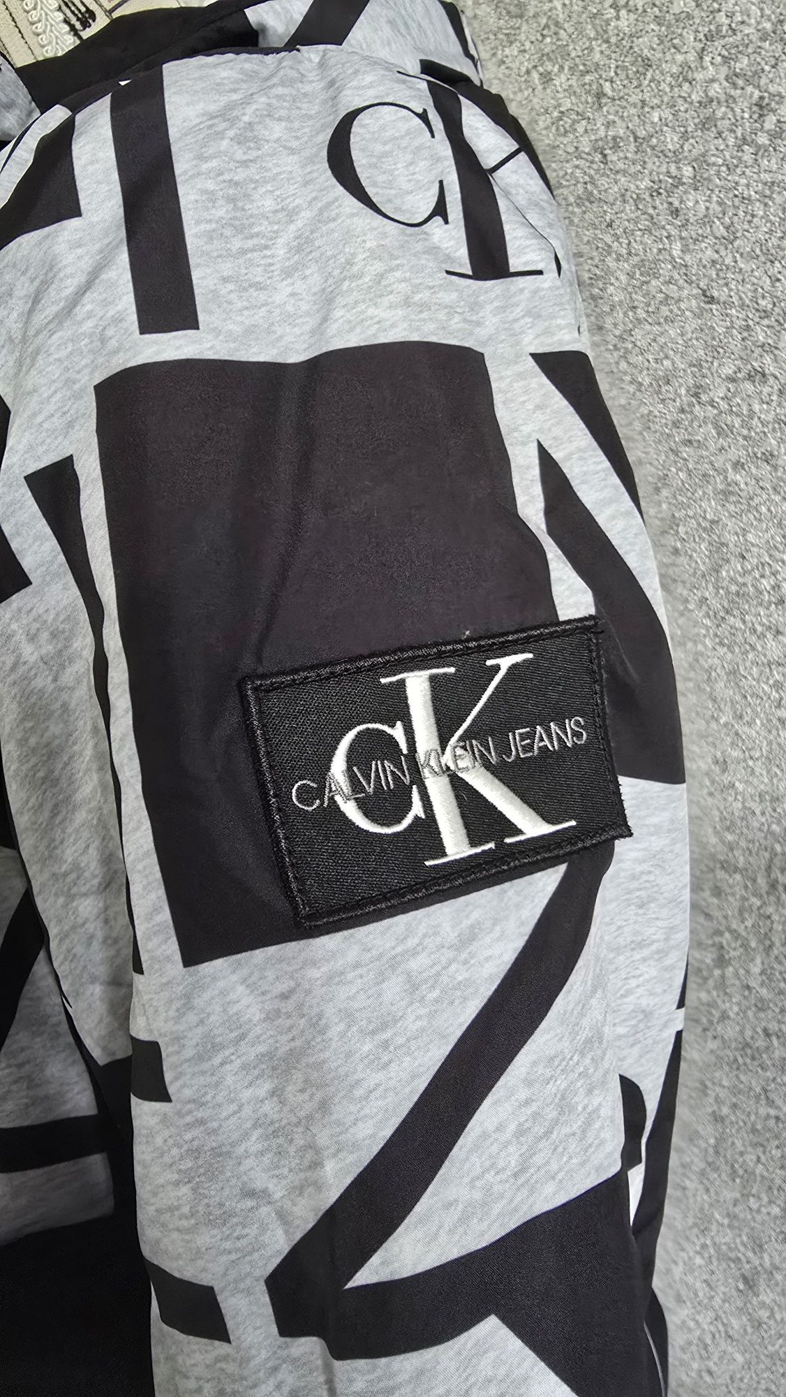 Geaca Calvin Klein nouă Originală