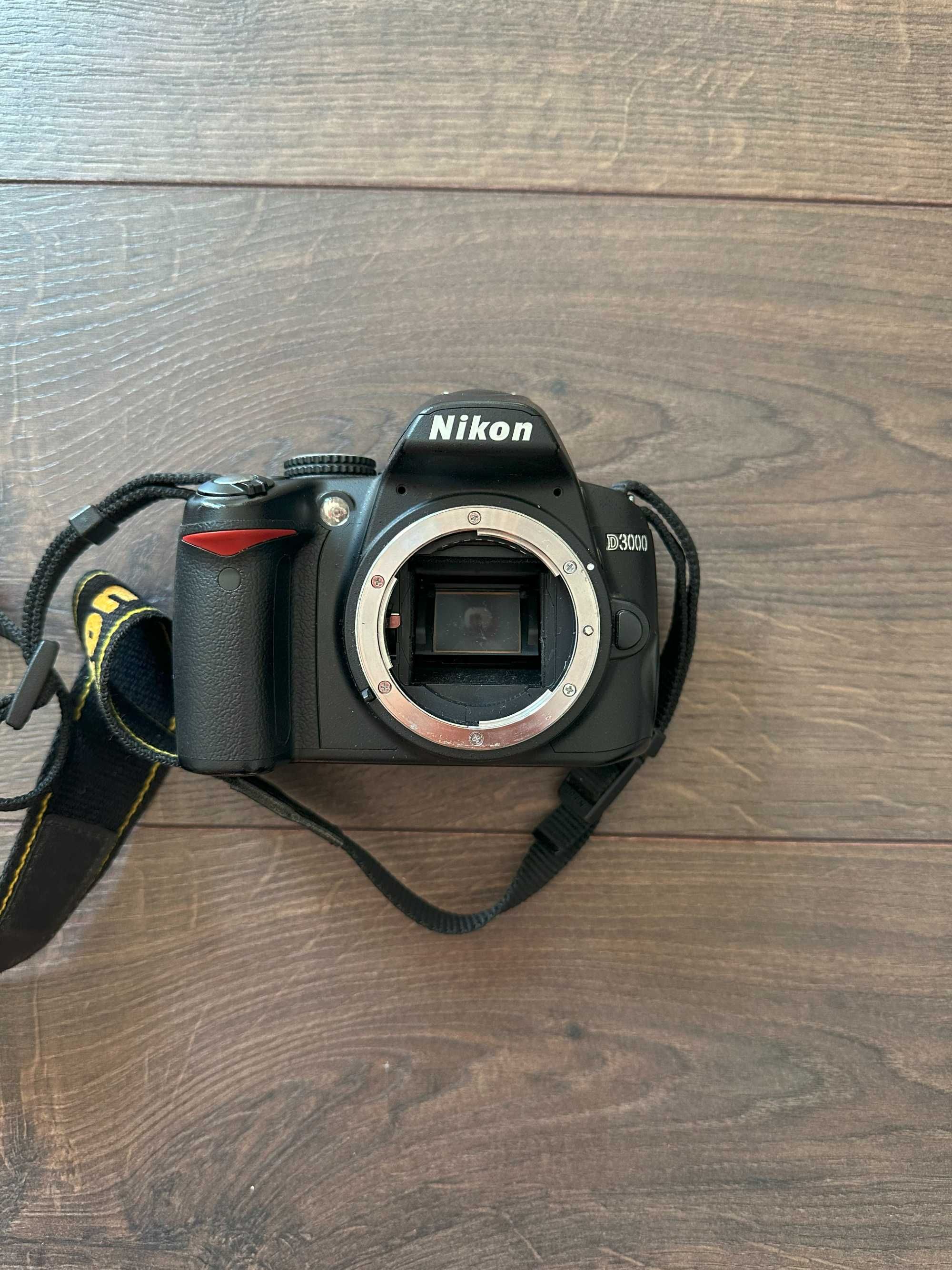 Nikon D3000 за части + аксесоари