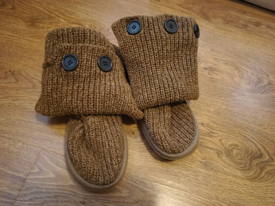 Cizme UGG crosetate