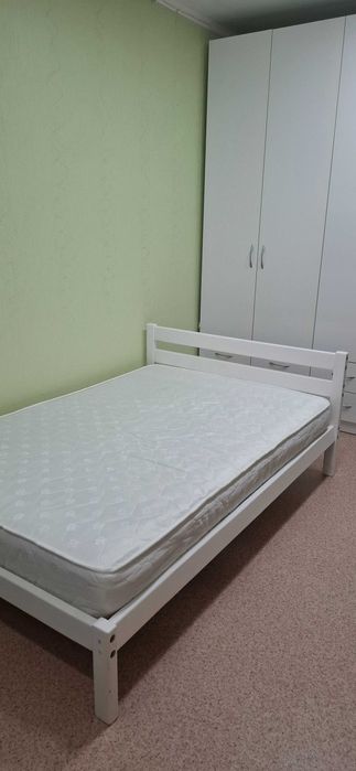 Кровать с матрасом