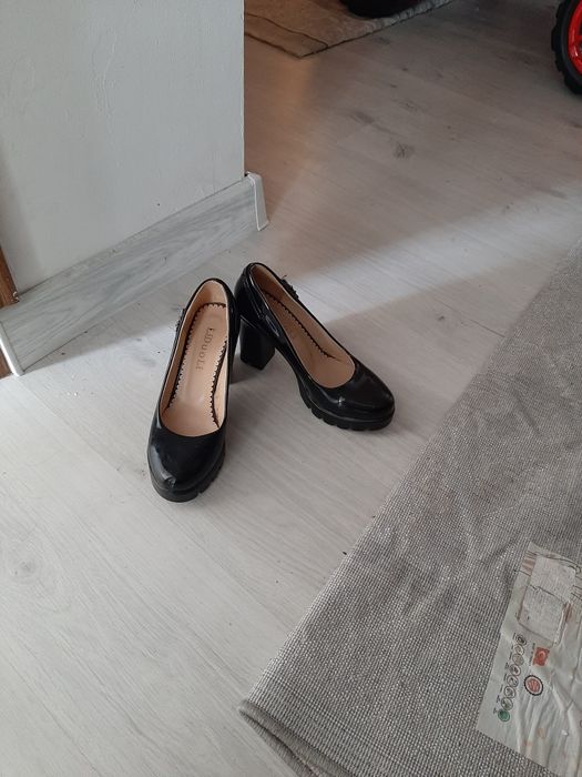 Туфли в отличном состоянии темные