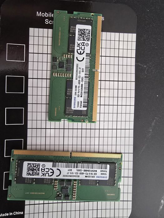 Vand 2 placute RAM (16 GB) pt laptop de 8GB fiecare SAMSUNG 4800MHZ