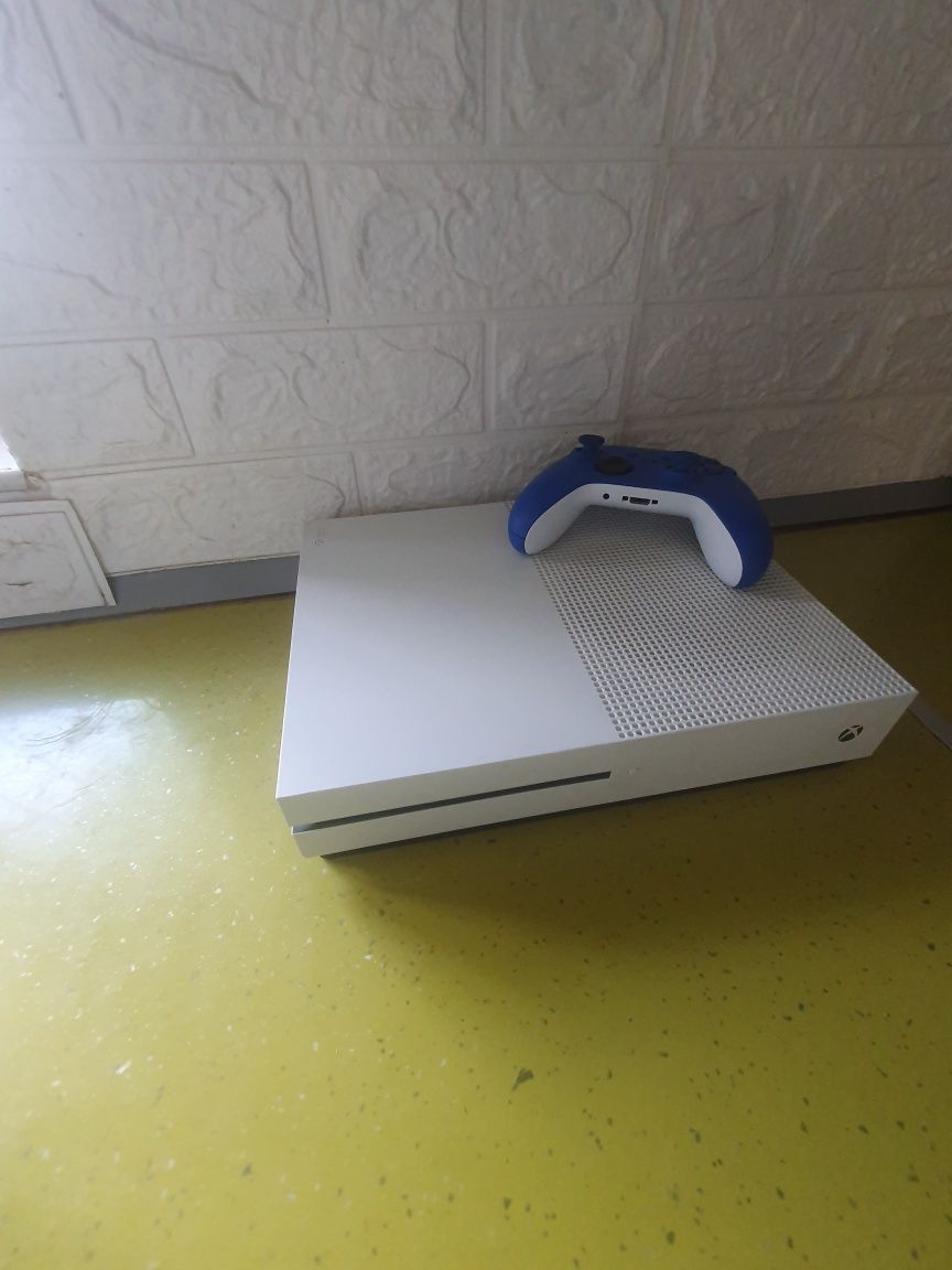 Vând / Schimb consola Xbox One S 1TB