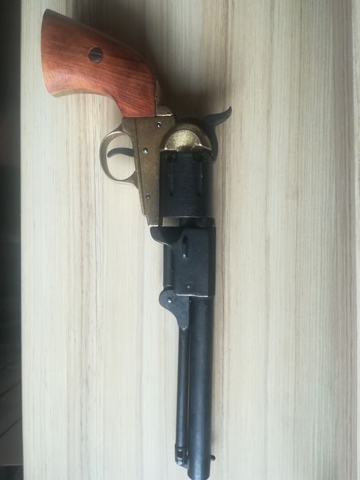 Револвер Nevi на Колт. Заводски нестреляща! Пистолет, пушка