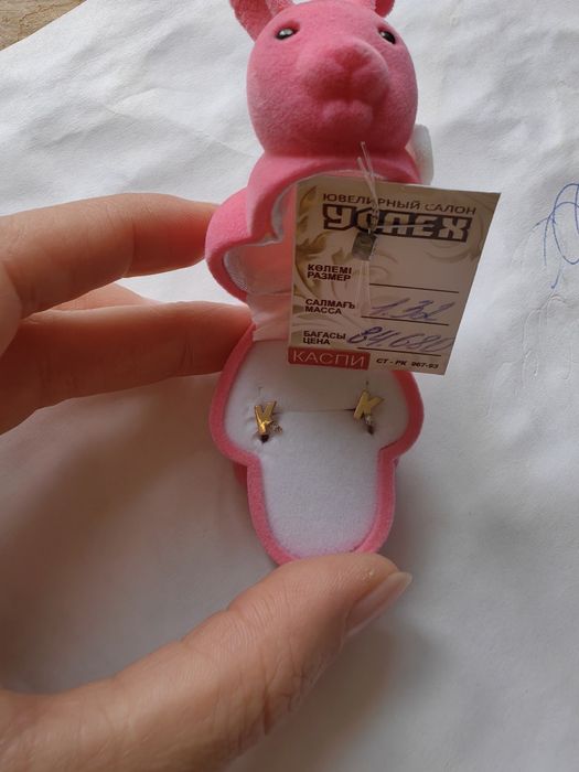 Продам новые детские золотые серёжки