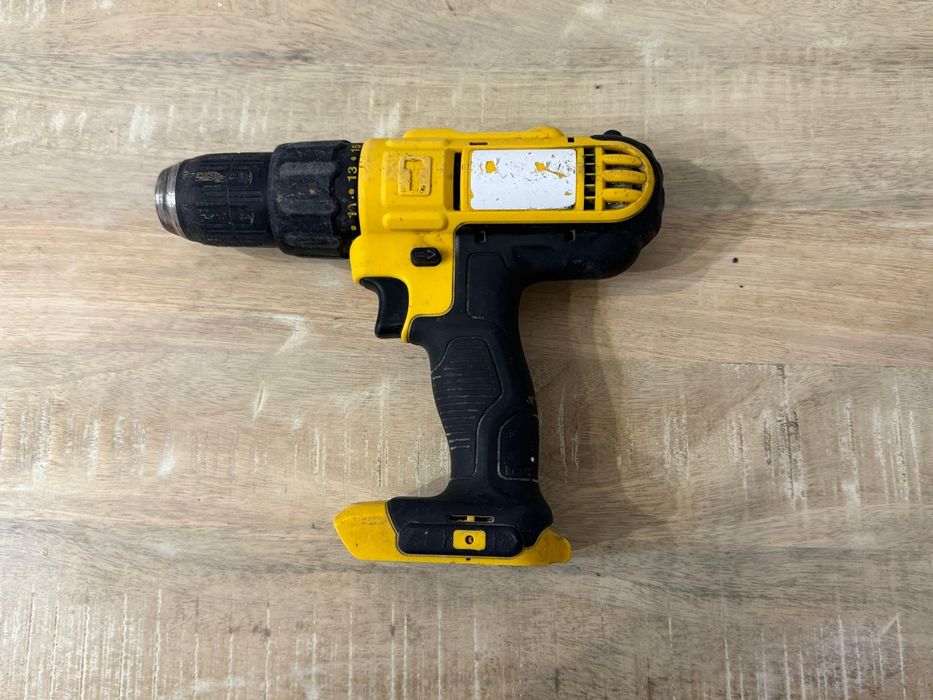 Masina de gaurit si insurubat DeWalt, DCD776