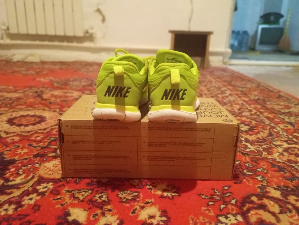Продаю беговую кроссовку Nike free 4.0