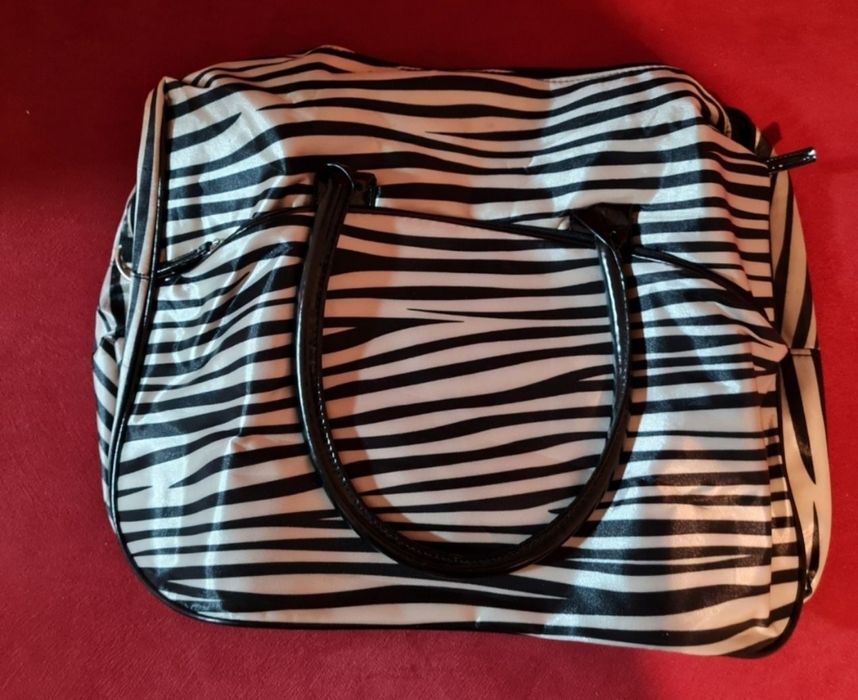 Vând genți dama, laptop,plaja