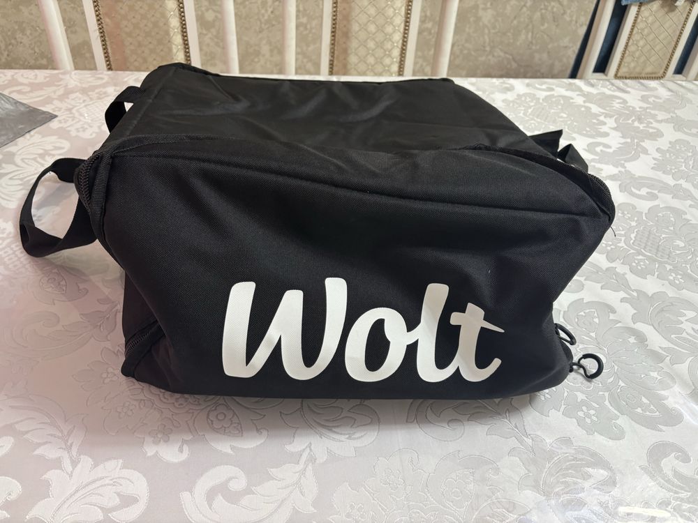 Термосумка от бренда wolt