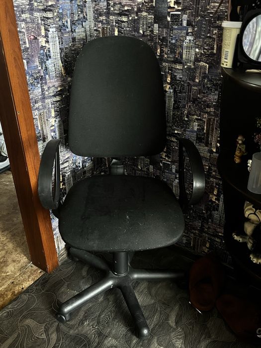 Продам кресло б\у в хорошем состояние