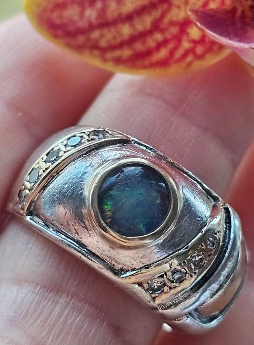 Пръстен от злато и сребро с диаманти и черен опал