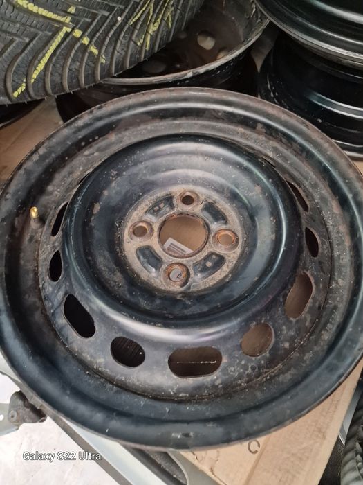 Toyota Yaris 14 и 15 цола Kia Rio Mazda Demio Hyundai i10   перфектно