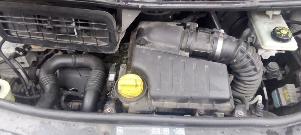 Vînd  dubiță  Reno  Trafic  2010