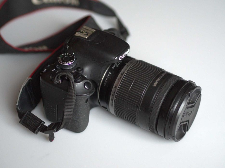 Canon EOS 600D cu obiectiv 18-200