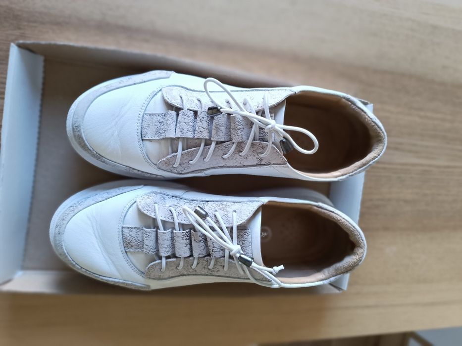 Спортни обувки от естествена кожа